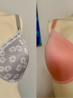 NEVER BEEN WORN! Daisy Print and Coral T-Shirt Bra Set!